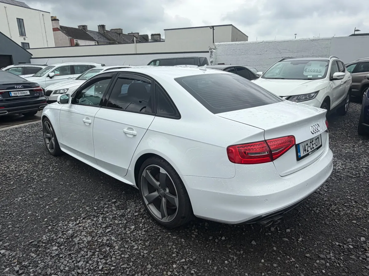 142 AUDI A4 2.0TDI S-LINE  BLACK EDITION - Image 4