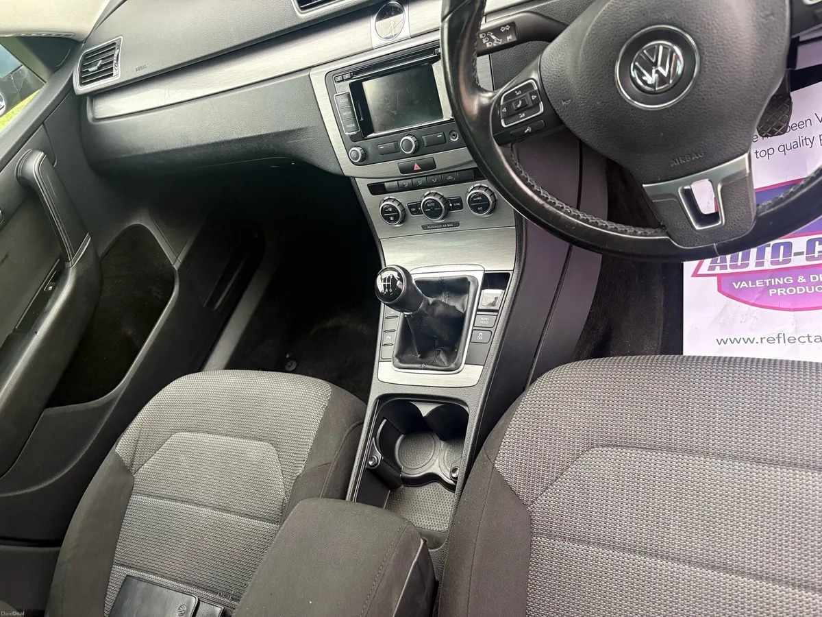 Volkswagen Passat - Image 5