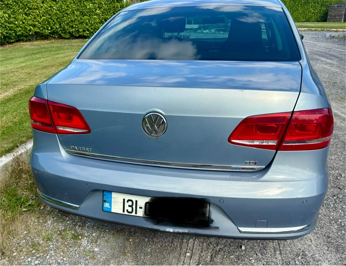 Volkswagen Passat - Image 1