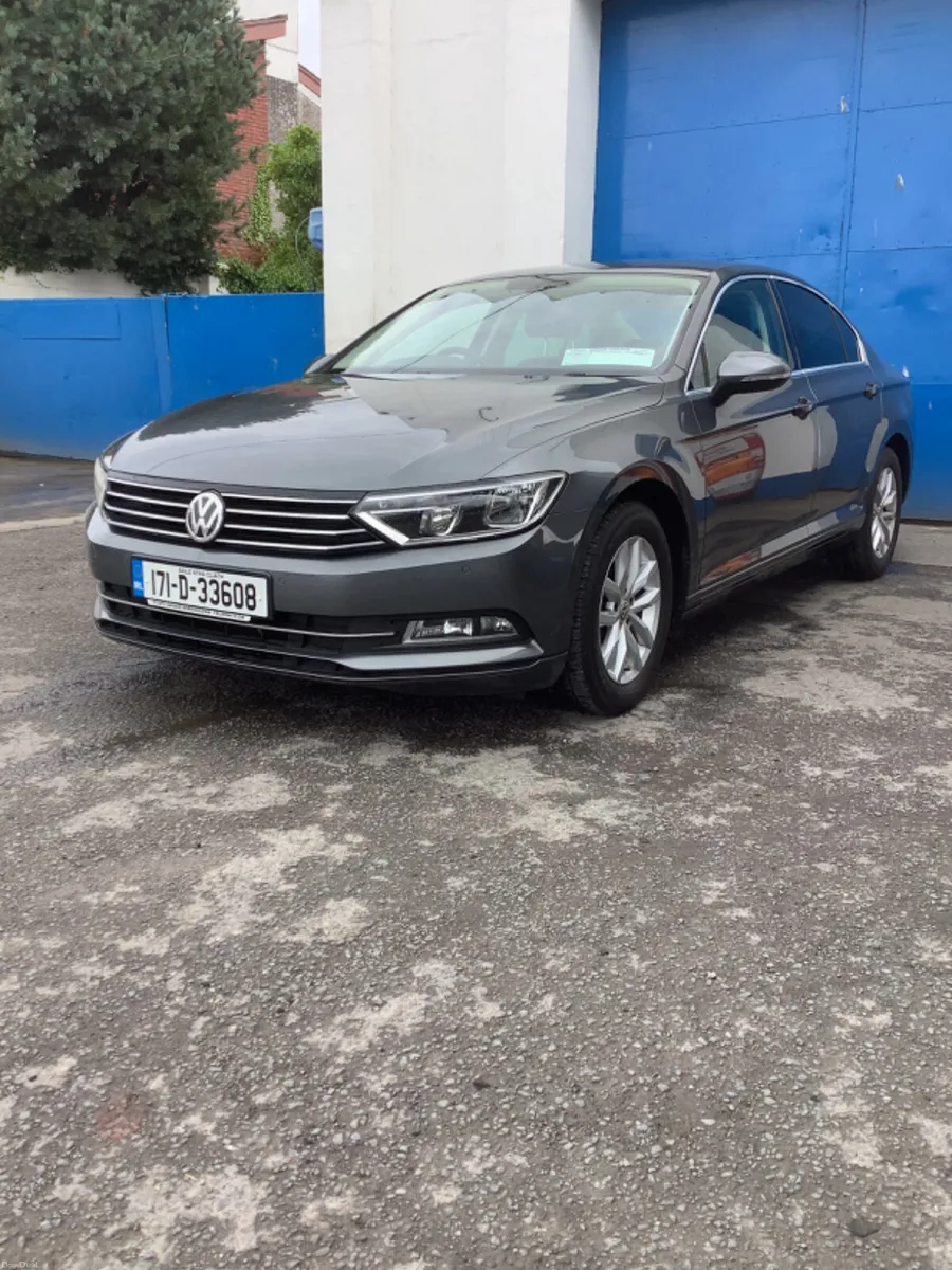 Volkswagen Passat 2017 - Image 2