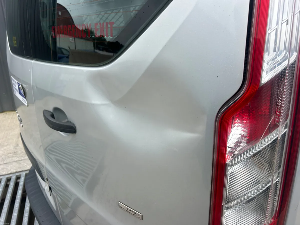 131 Ford Transit 8 seats remote wheelchair lift - Image 3
