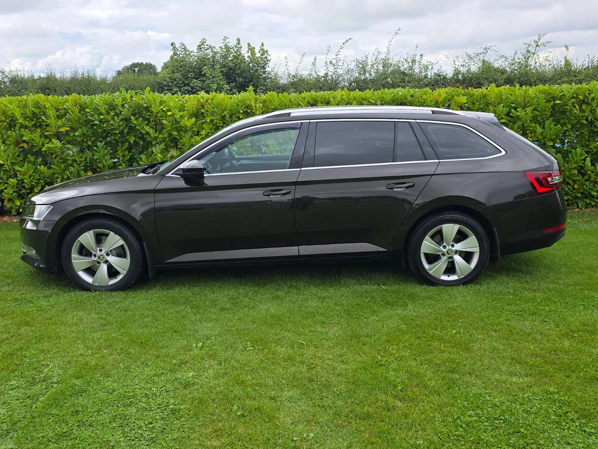 171 Skoda Superb 1.6 Diesel Leather seats - Image 4