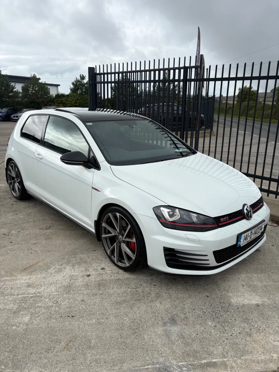 Volkswagen Golf GTI Performance - Image 2