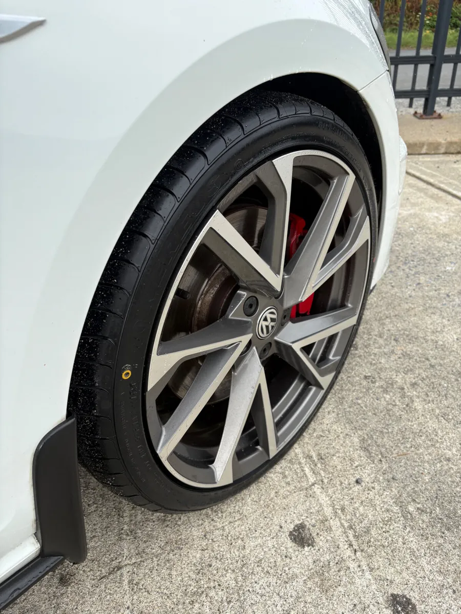 Volkswagen Golf GTI Performance - Image 6