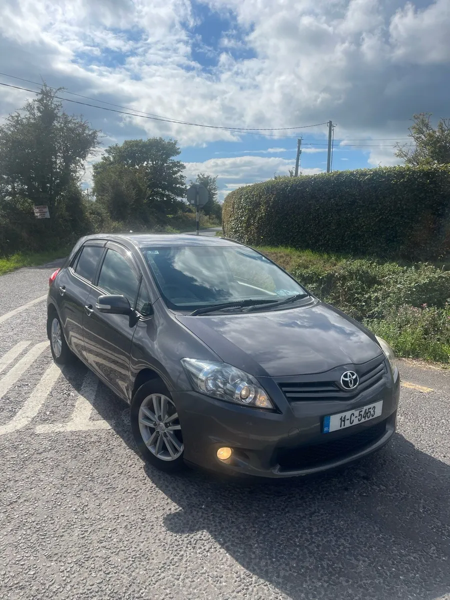 2011 Toyota auris - Image 1