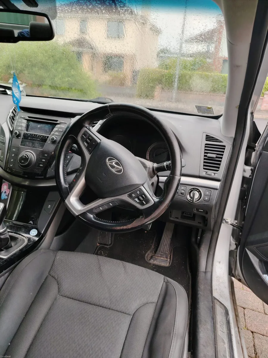 2013 hyundi 140 blue nct 06-27 - Image 5