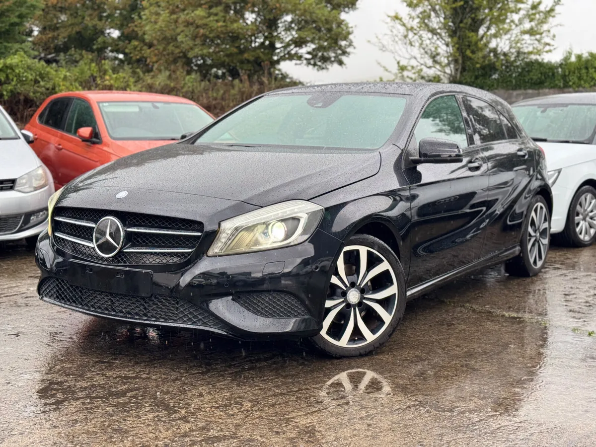 MERCEDES BENZ A180 AMG Line AUTO 2014 24000KM - Image 3