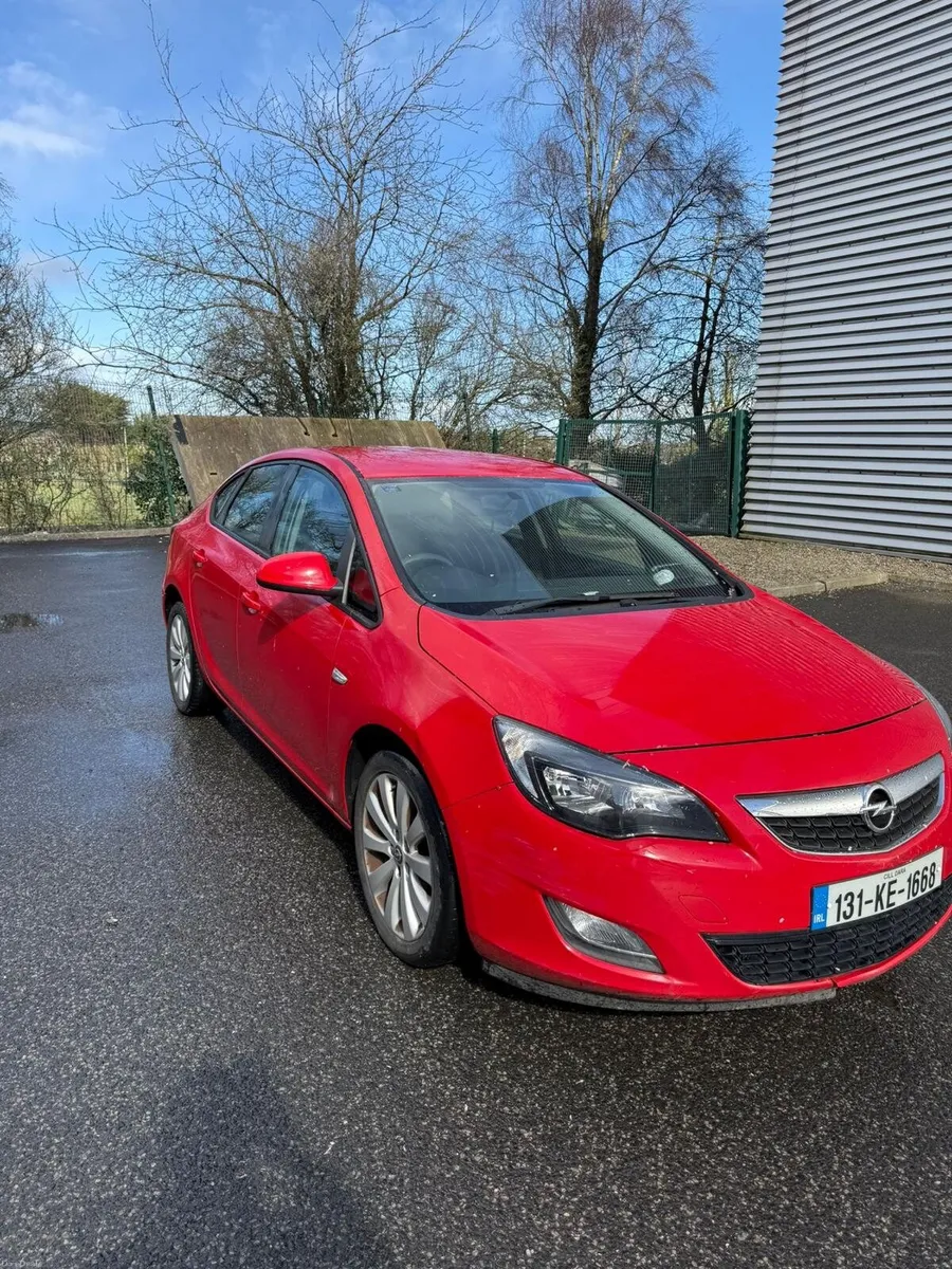 2013 opel astra - Image 1