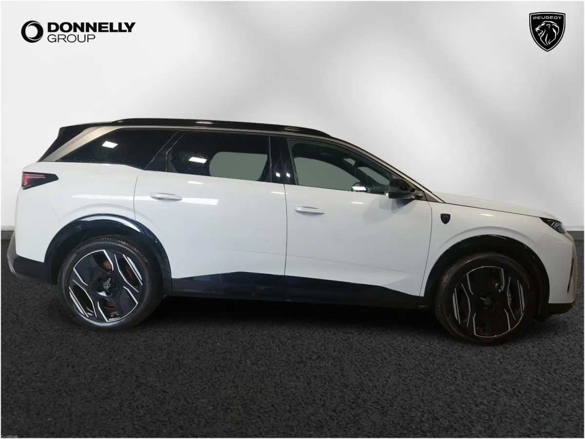 Peugeot 5008 E- Electric Estate GT - Image 3