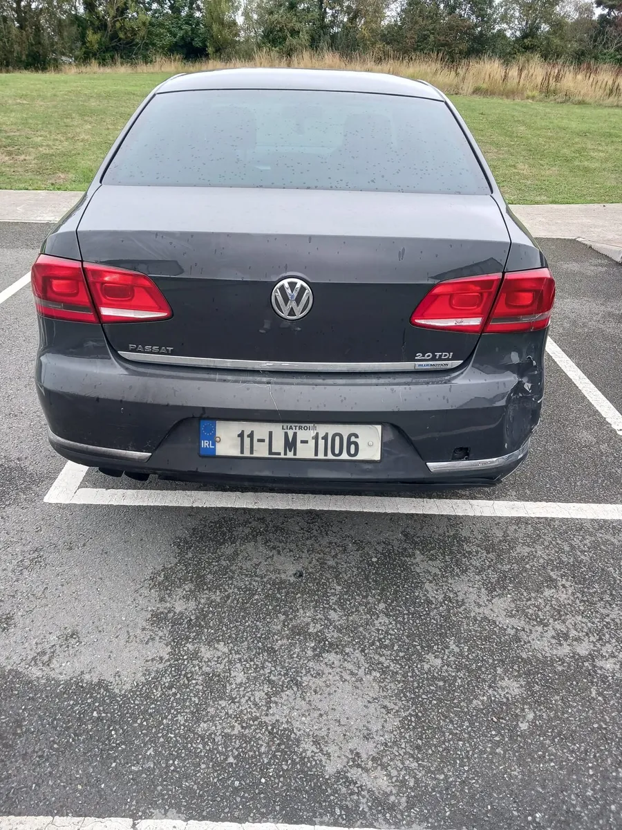 2011 vw passat - Image 5