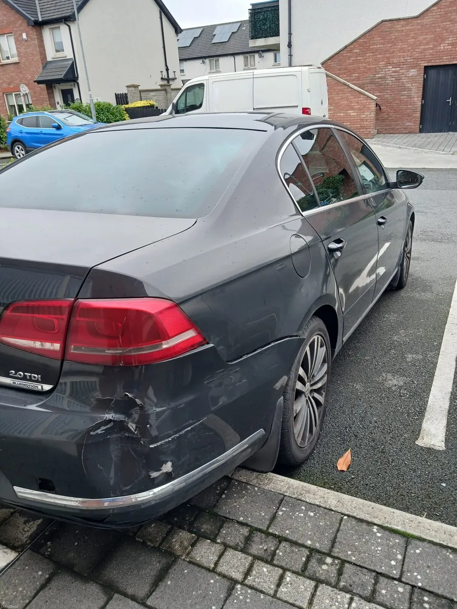 2011 vw passat - Image 6