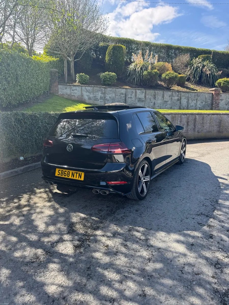 Volkswagen Golf R - Image 2