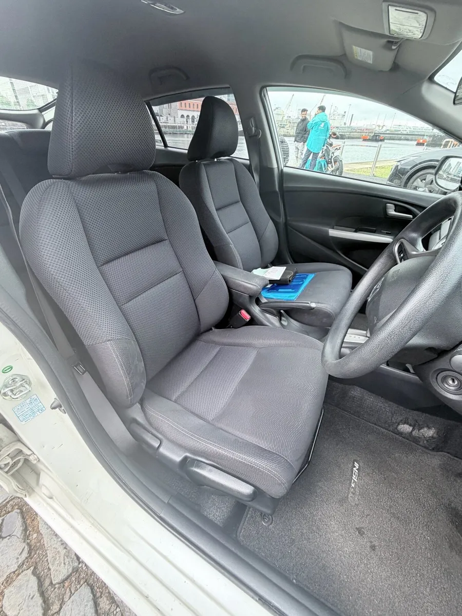 Honda Insight 2011 153,000KMS - Image 5