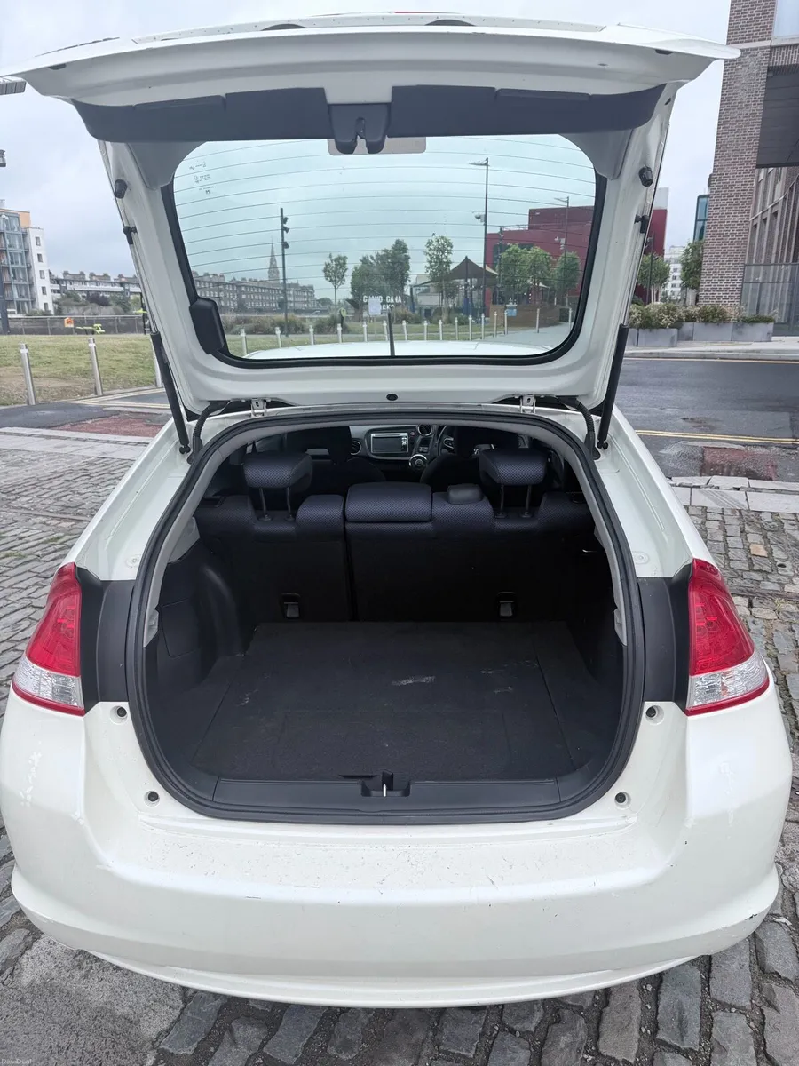Honda Insight 2011 153,000KMS - Image 6