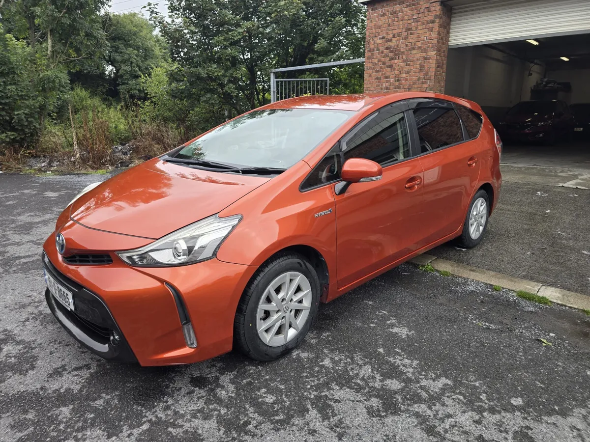 2015 Toyota Prius Alpha 1.8 Hybrid 7-Seater - Image 4