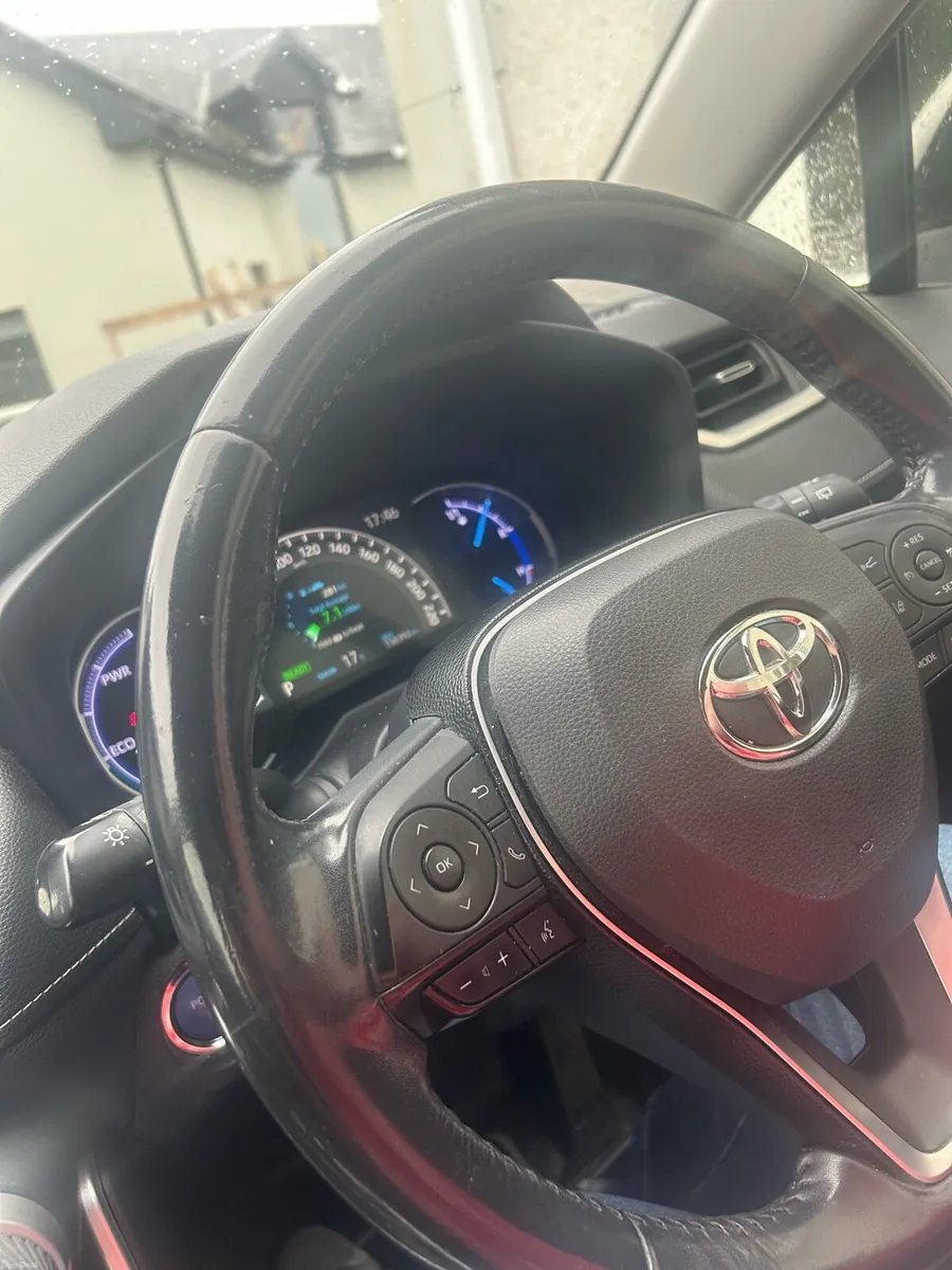 2019 Toyota Rav 4 Hybrid Luna 2WD - Image 2