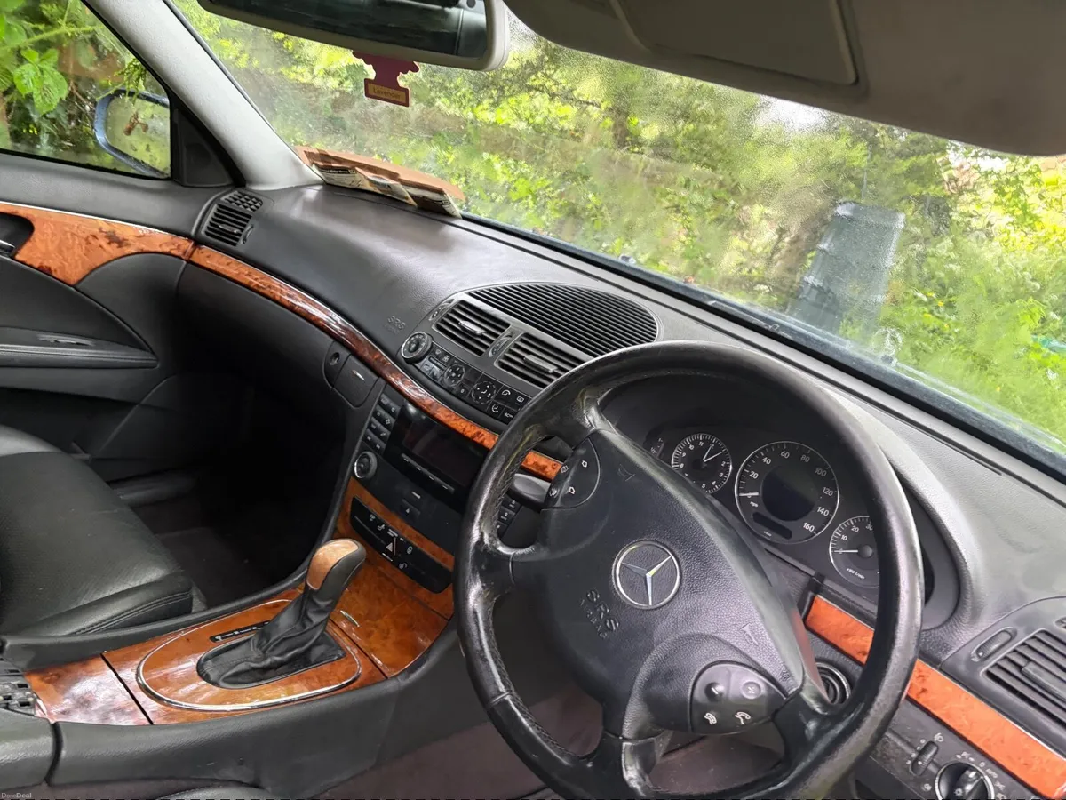 Mercedes-Benz E-Class 2003 - Image 4