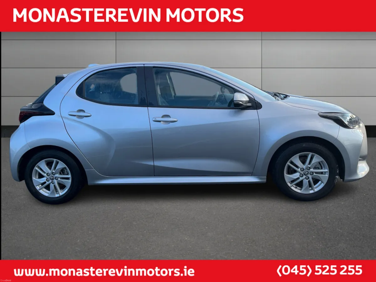 Toyota Yaris HYBRID LUNA 4DR AUTO - LOW MILEAGE - Image 3