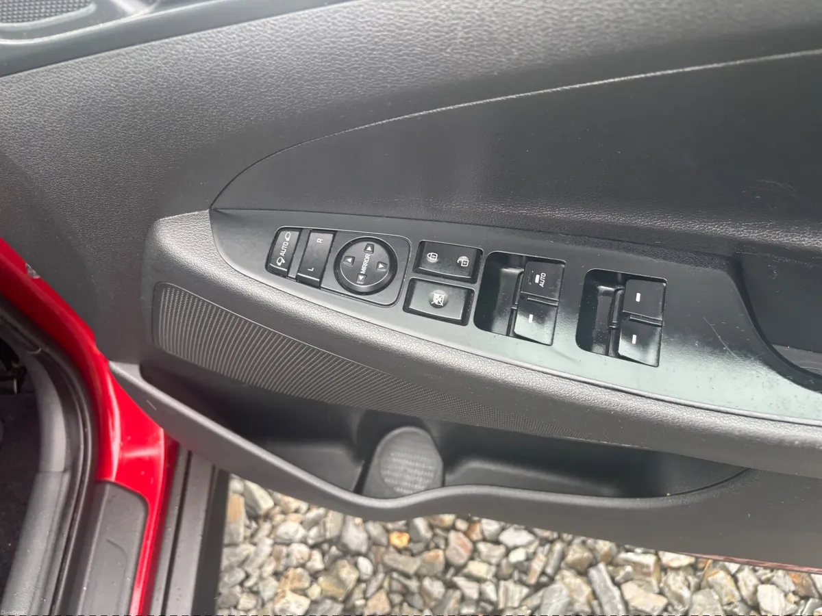 HYUNDAI TUCSON 1.7D SE NAV - Image 6