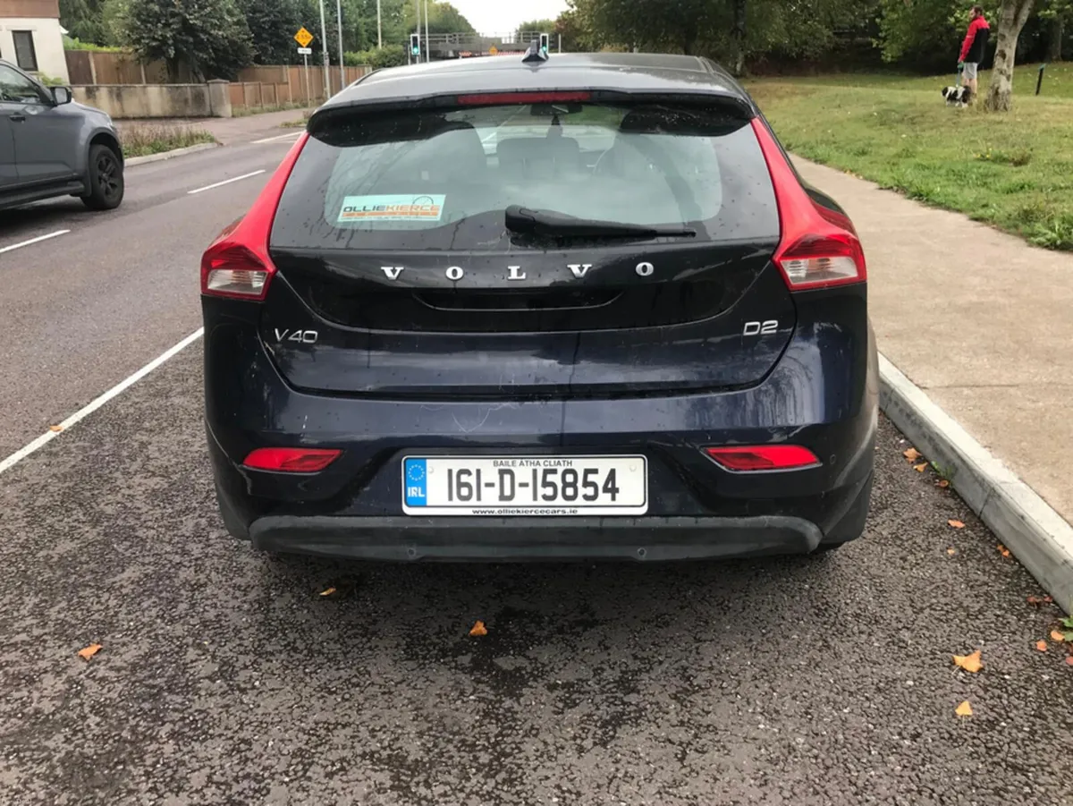 Volvo V40 D2 SE GT 5DR AUTO - Image 4