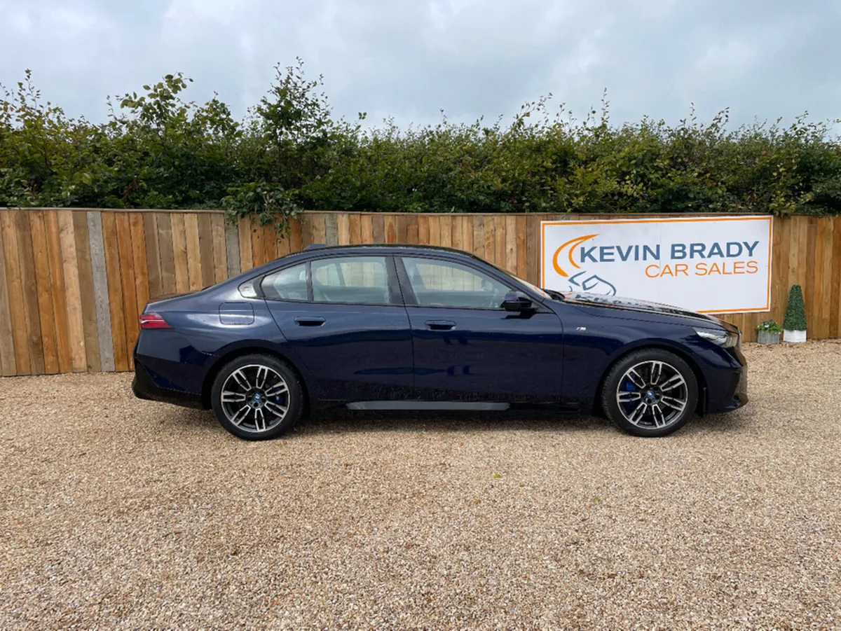 BMW i5 EDRIVE40 M SPORT ELECTRIC - Image 4