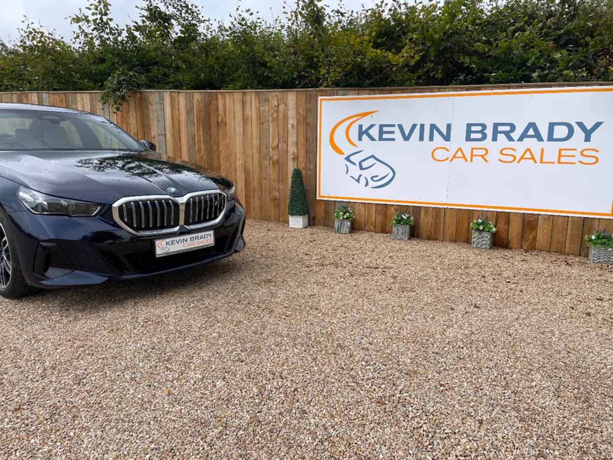 BMW i5 EDRIVE40 M SPORT ELECTRIC - Image 2