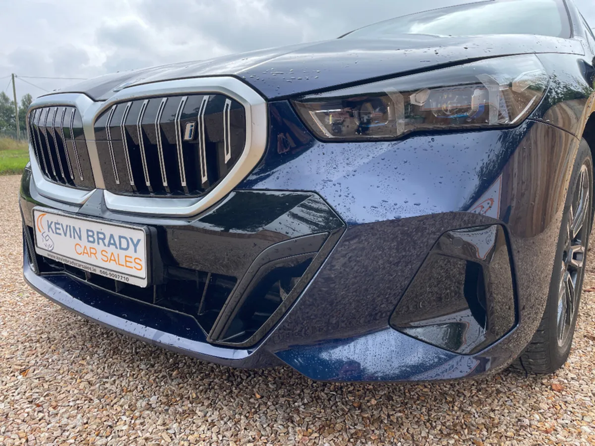 BMW i5 EDRIVE40 M SPORT ELECTRIC - Image 3