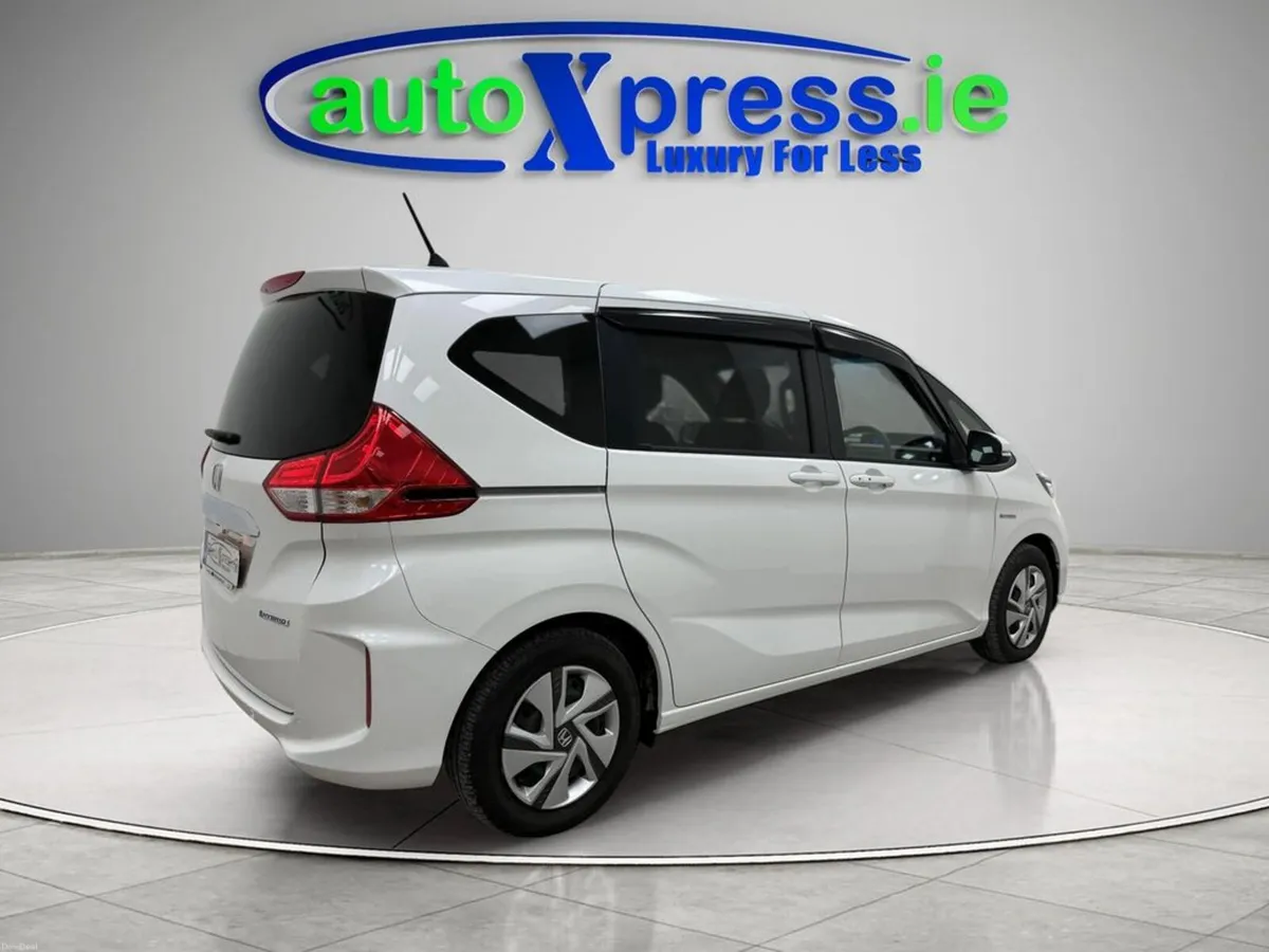 Honda Freed HYBRID G Automatic, 6 Seat Reversing c - Image 3