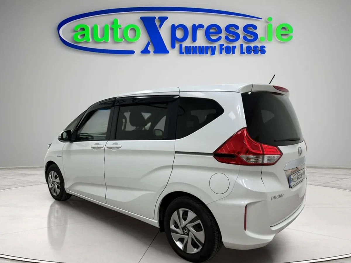 Honda Freed HYBRID G Automatic, 6 Seat Reversing c - Image 5