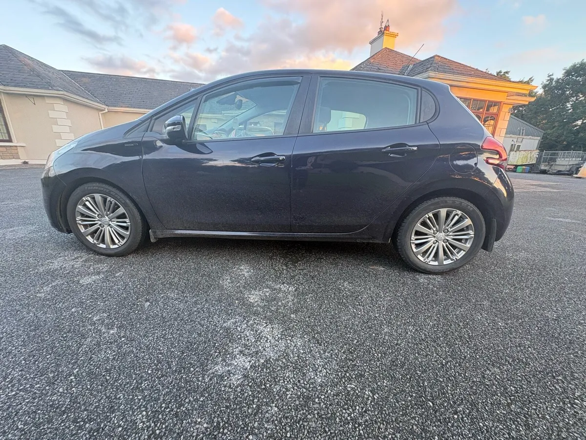 Peugeot 208 - Image 3