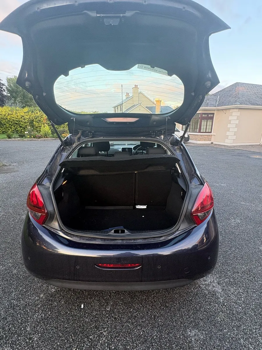Peugeot 208 - Image 5
