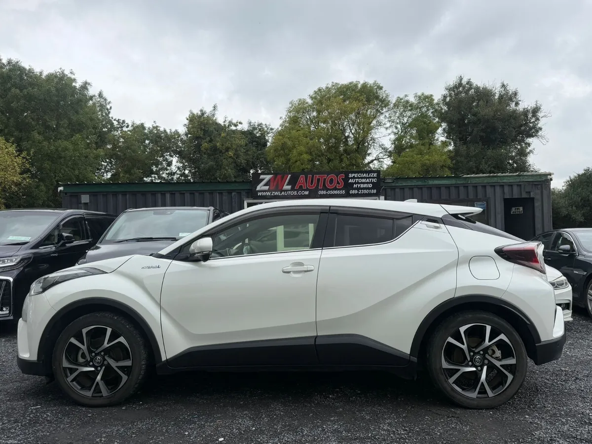 2017 TOYOTA  CHR 1.8 HYBRID - Image 4