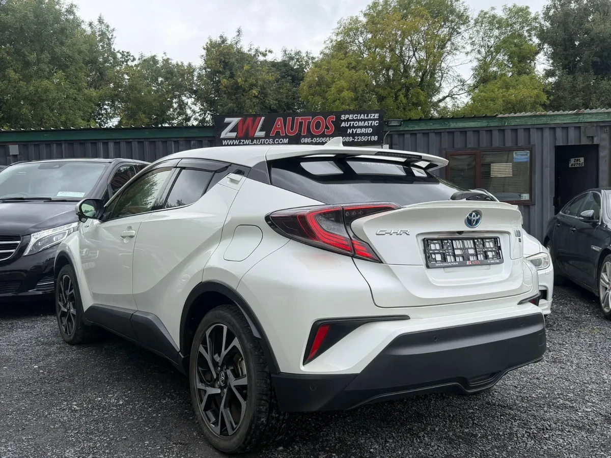 2017 TOYOTA  CHR 1.8 HYBRID - Image 6