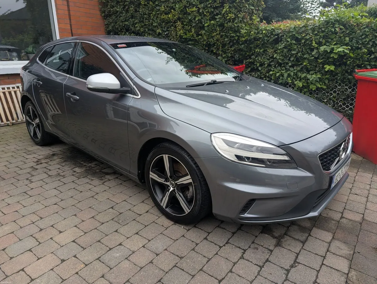 Volvo V40 2018 2.0L PETROL R DESIGN - Image 1