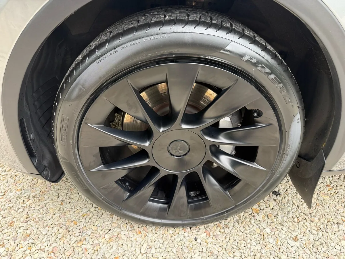 Tesla Y long range AWD - Image 4