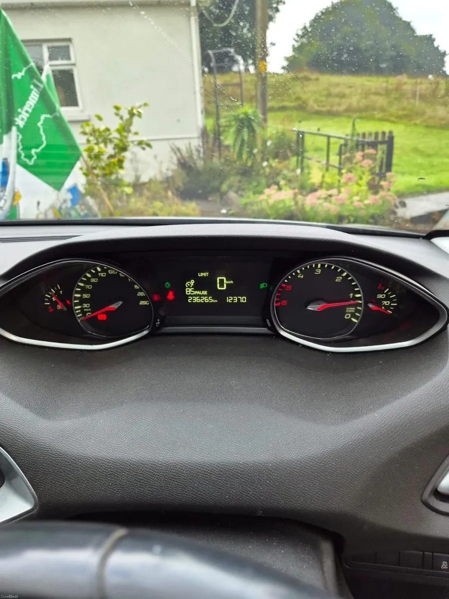 Peugeot 308 2015 - Image 1