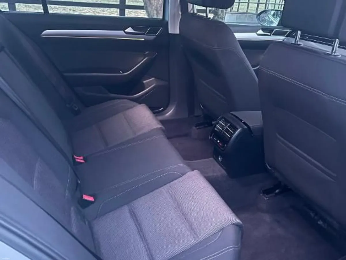 Volkswagen Passat 2015 - Image 4