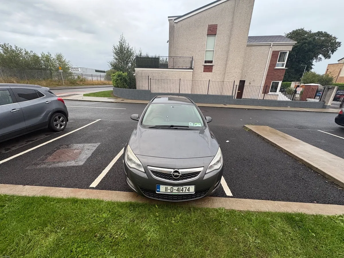 Opel Astra 2011 - Image 5