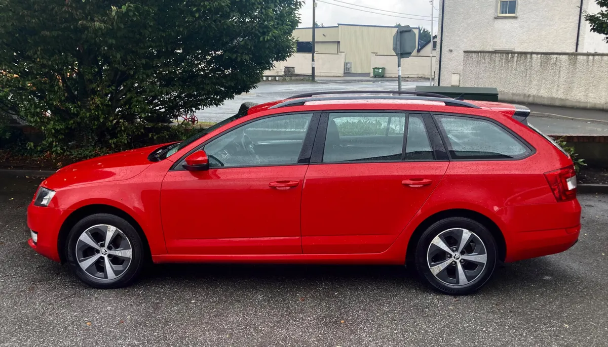 Skoda Octavia 1.6 Tdi Estate Deluxe Tourer Edition - Image 4