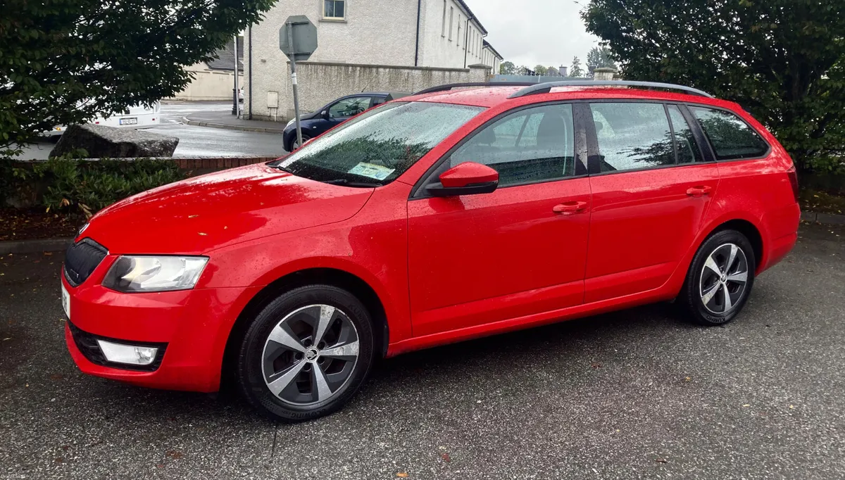 Skoda Octavia 1.6 Tdi Estate Deluxe Tourer Edition - Image 3