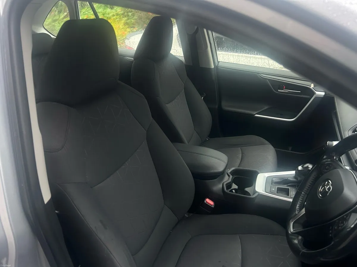 Toyota Rav 4 Hybrid Luna 2WD - Image 2