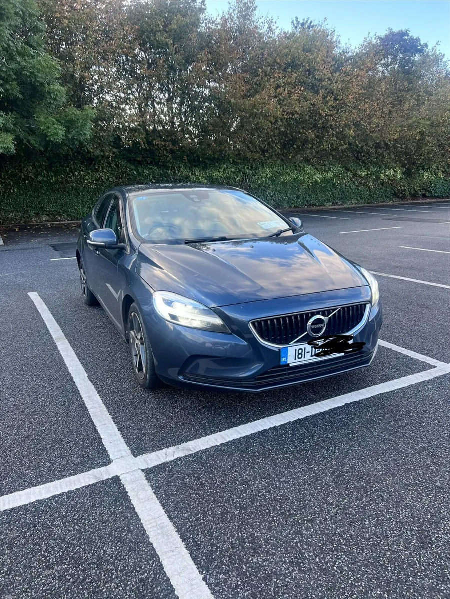 Volvo V40 - Image 1