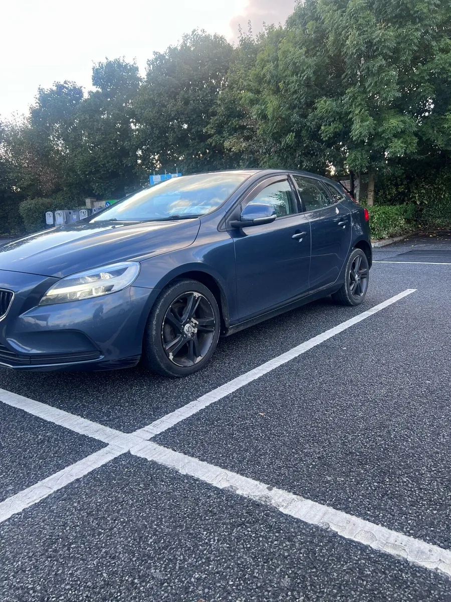Volvo V40 - Image 5