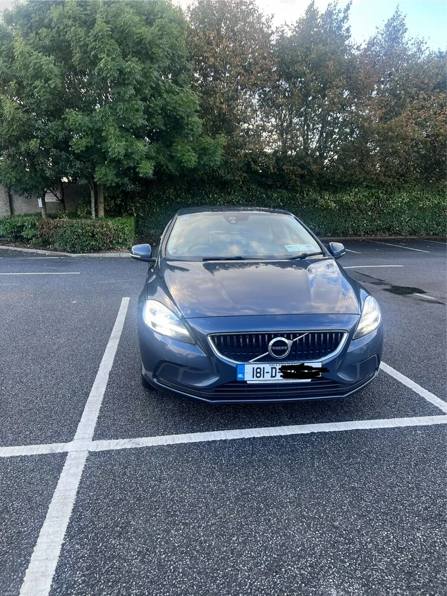 Volvo V40 - Image 2