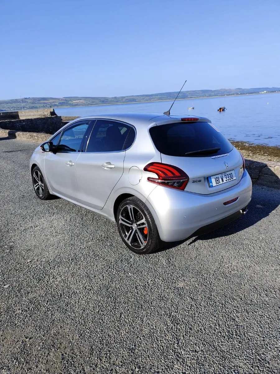Peugeot 208 GT Line - Image 3