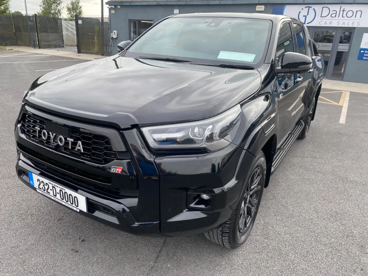 TOYOTA HILUX GR 2.4 DIESEL AUTOMATIC 2023 (232) - Image 1