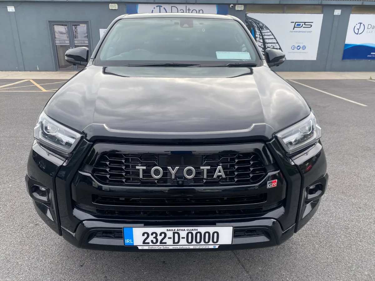 TOYOTA HILUX GR 2.4 DIESEL AUTOMATIC 2023 (232) - Image 2
