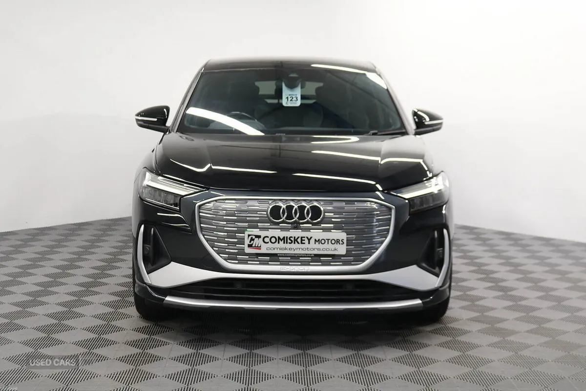 Audi Q4 e-tron S line - Image 2