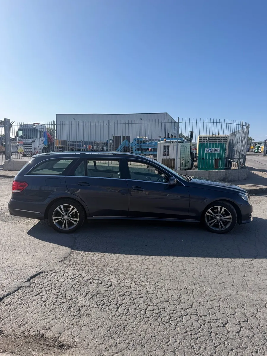 Mercedes E220 Estate - Image 5