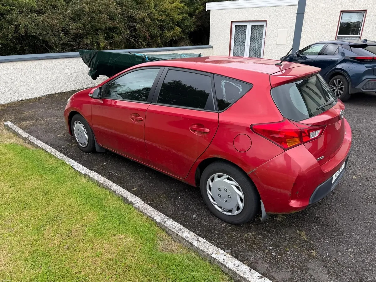 Toyota Auris 2014 - Image 2